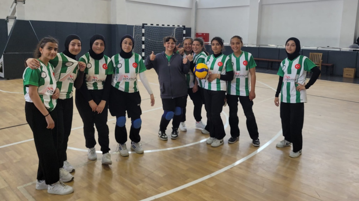 Okulumuz Voleybol Turnuvasında
